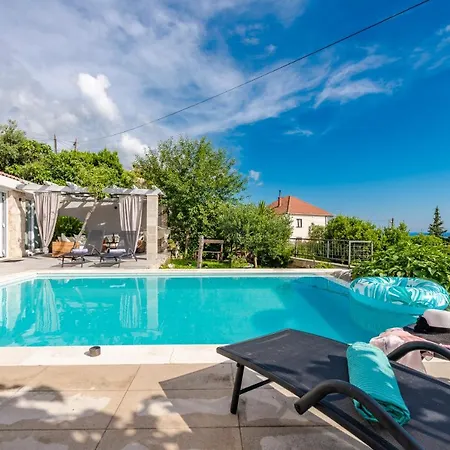 Two Private Pool Sea View *