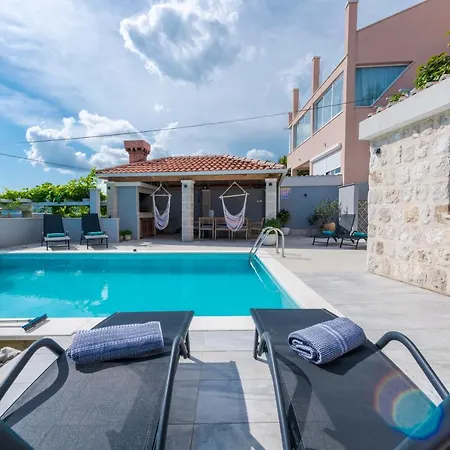 Two Private Pool Sea View *